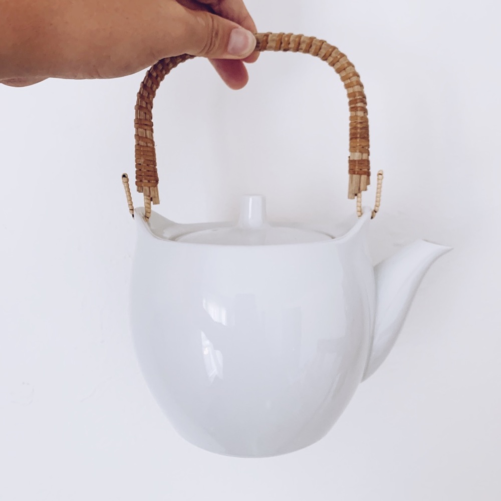 Wicker handle tea pot